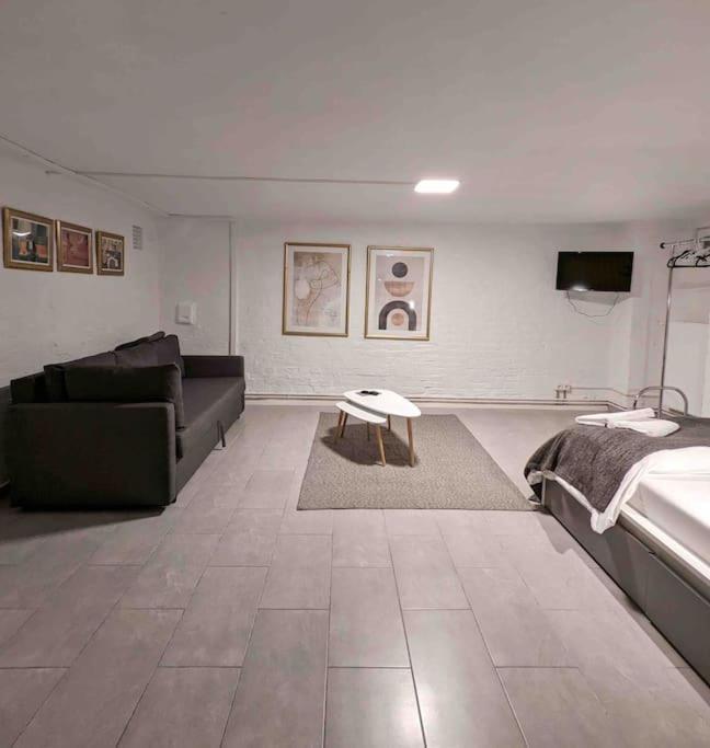 Central, Cozy & Beautiful Designed 2-Rooms Apt. Near River Берлин Экстерьер фото
