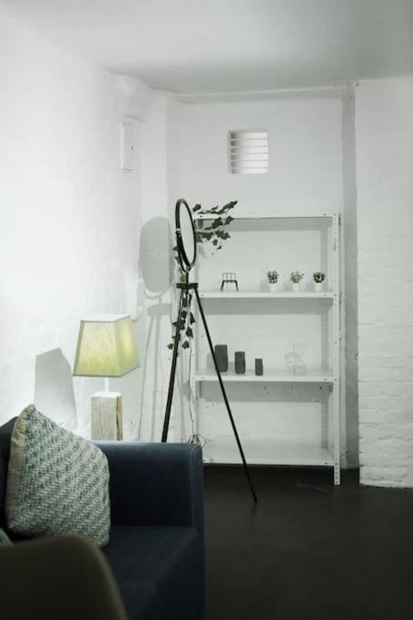 Central, Cozy & Beautiful Designed 2-Rooms Apt. Near River Берлин Экстерьер фото