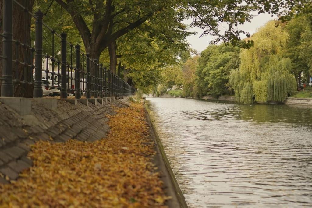 Central, Cozy & Beautiful Designed 2-Rooms Apt. Near River Берлин Экстерьер фото
